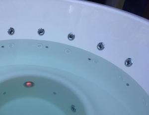 Whirlpool mit 20 Düsen