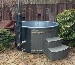 Mit Fassreifen (sofern nicht anders angegeben, wird das Fass immer mit Fassreifen geliefert)